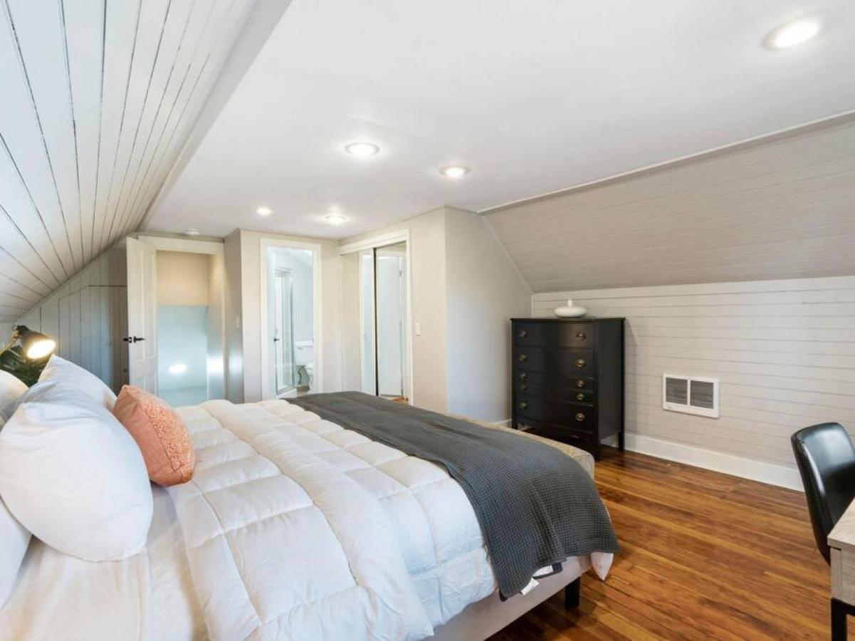 The Auric Door On N Mississippi Holiday home
